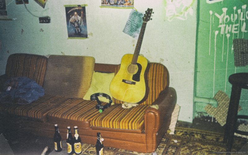 Die Couch. Biers und Gitarre.