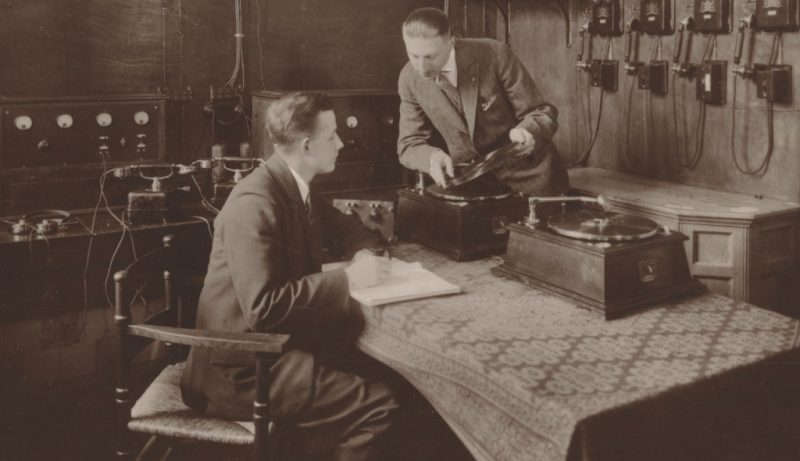 2 Männer im Resonanzraum